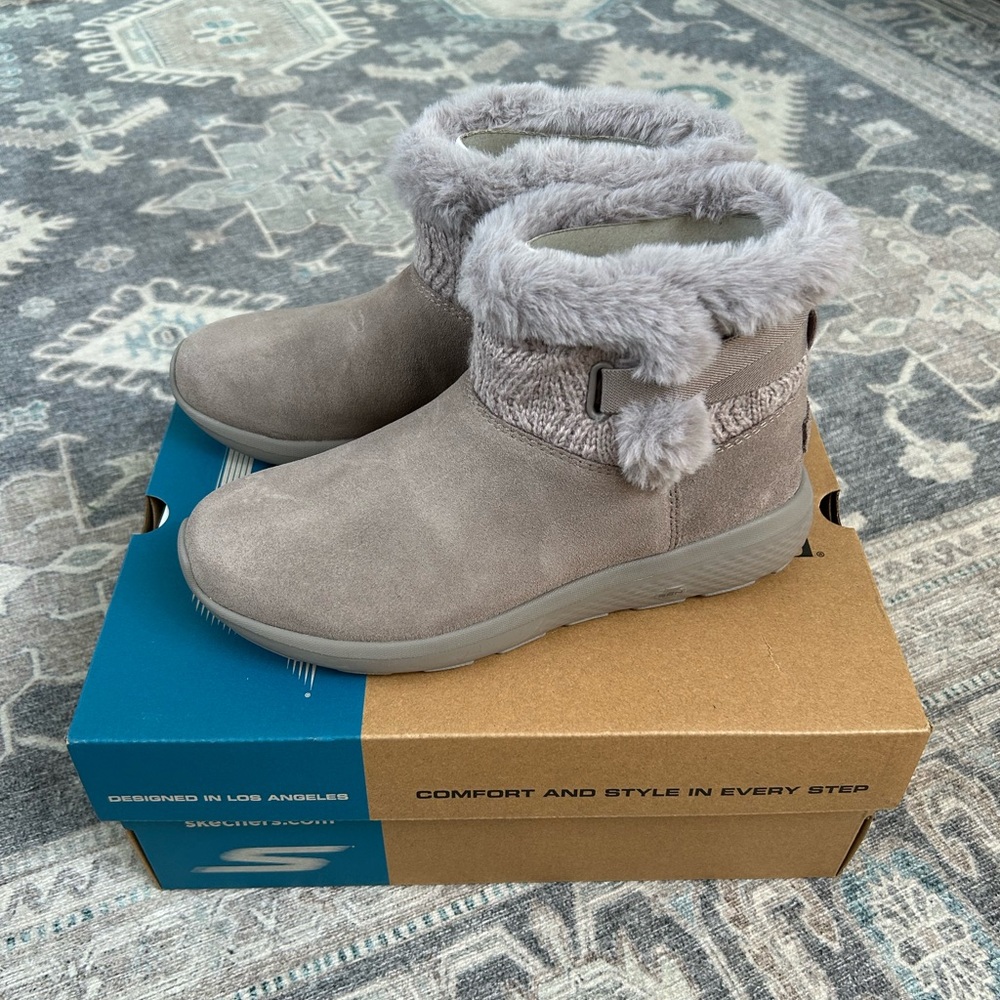 NWT Sketchers On the go city 2 cozy vibes boots